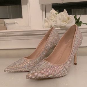 BEJEWELED SHOES! Akira 9! 🤩